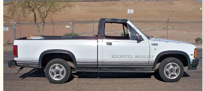 Photo of 1989 Dodge Dakota Sport Convertible right side; Photo credit: David Hilsdorf, CC BY-SA 3.0, via Wikimedia Commons